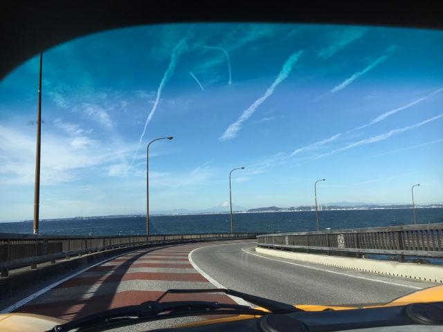 海岸線のドライブデート